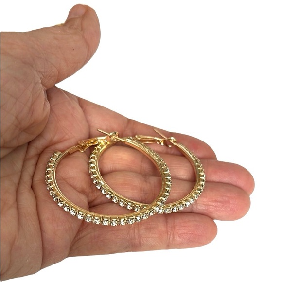 PERFECT SIZED GOLD AND CUBIC ZIRCONIUM HOOP EARRINGS NWOT - Picture 9 of 9
